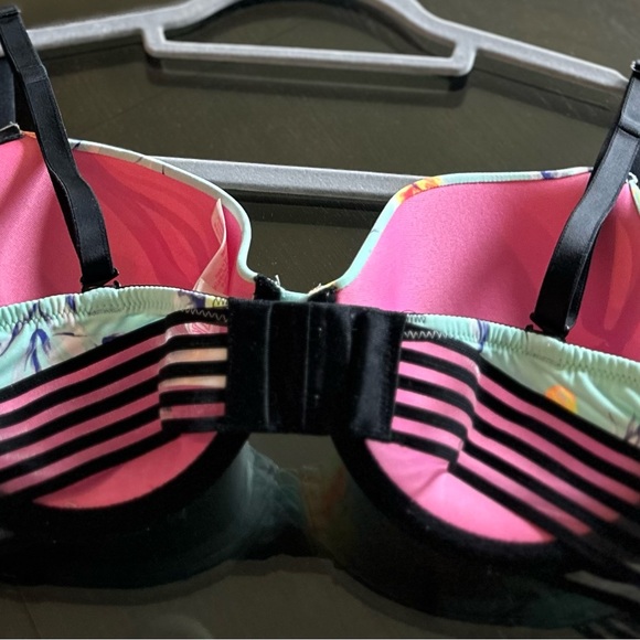 Pink Victoria’s Secret wear everywhere tee shirt bra. - Picture 2 of 5
